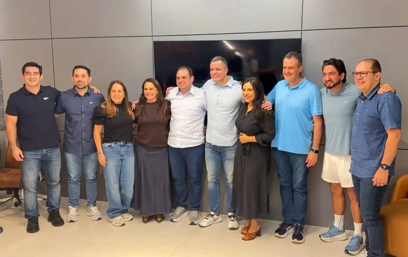 Comitiva de 12 vereadores entra na pré-campanha de Roberto Cidade ao governo do Amazonas