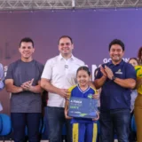 Na zona leste, Governador Roberto Cidade entrega kits escolares e livros para alunos da Escola Estadual Professor Ernane Nascimento Simão