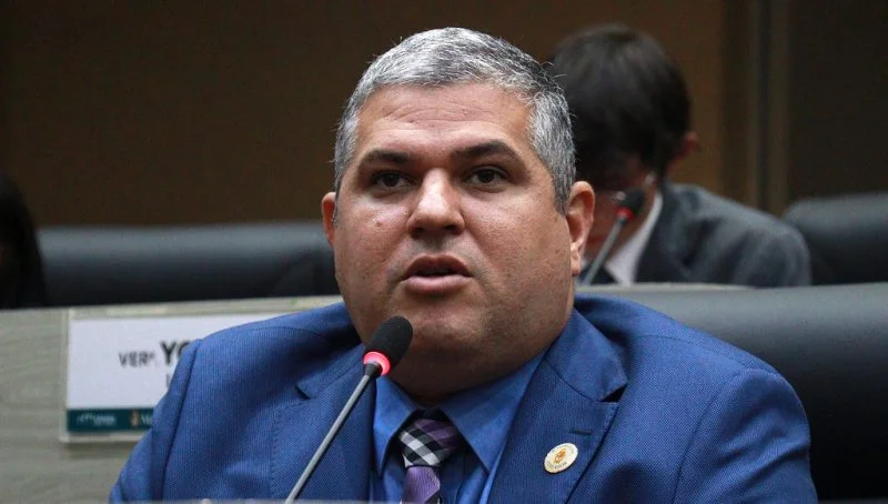 Elan Alencar perde cargo e Glória Carratte é mantida na Câmara de Manaus