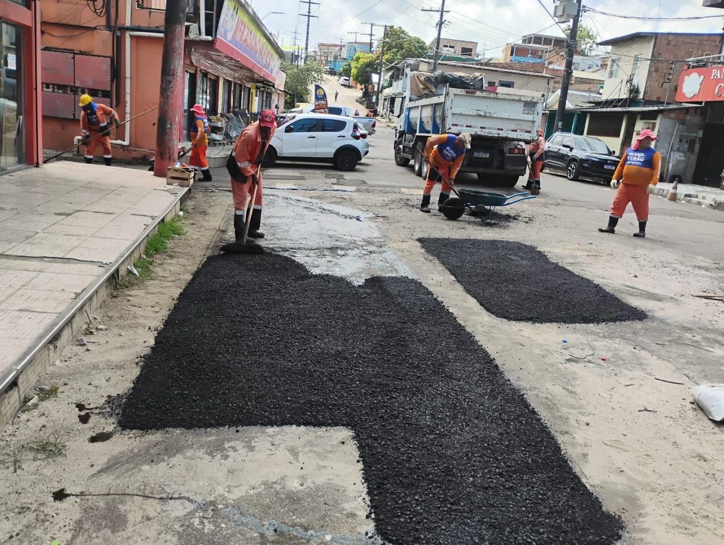 Prefeitura de Manaus intensifica recuperação asfáltica no bairro Lírio do Vale e melhora mobilidade na zona Centro-Oeste