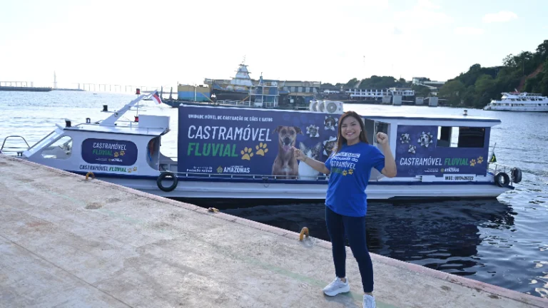 Com emendas de Joana Darc, Amazonas inaugura primeiro Castramóvel Fluvial do mundo para atender comunidades ribeirinhas
