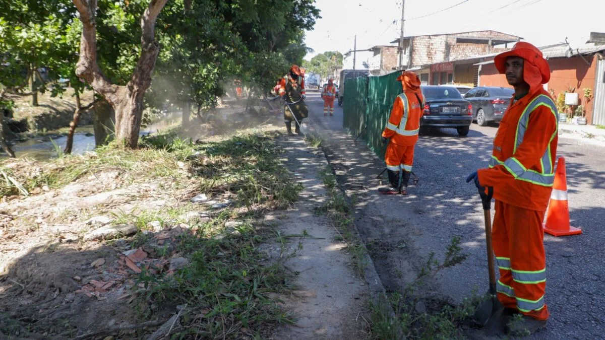 Prefeitura de Manaus intensifica ações de conservação e manutenção nas margens do igarapé do Passarinho