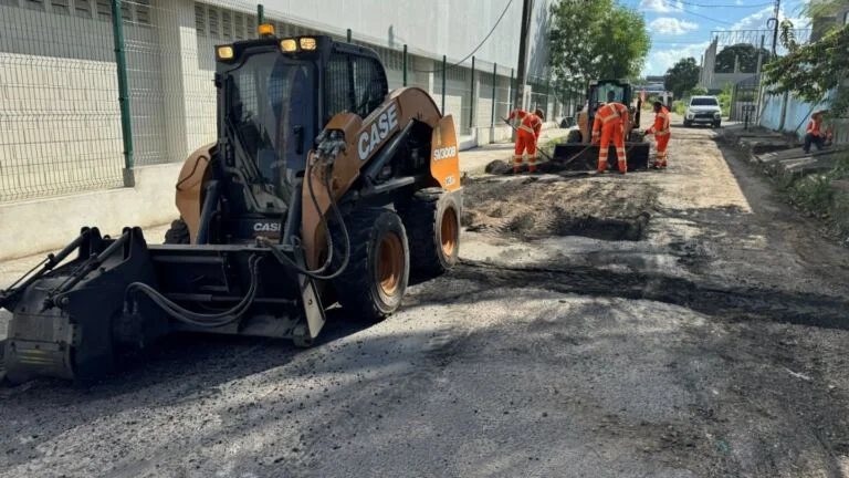Prefeitura de Manaus intensifica operação ‘Tapa-Buracos’ no bairro Flores e fortalece segurança e mobilidade em importantes vias