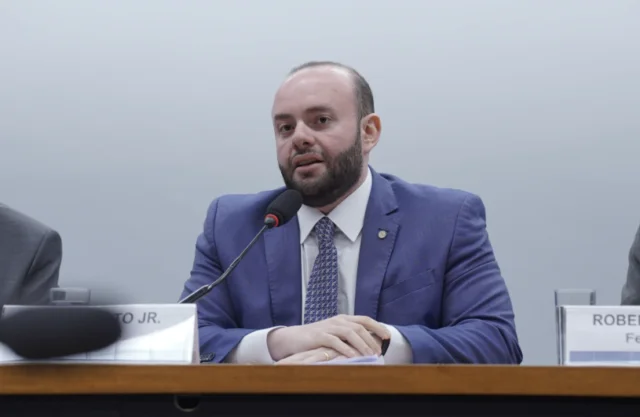 Fausto Jr. é coautor de PEC aprovada na CCJ que reduz o valor IPVA