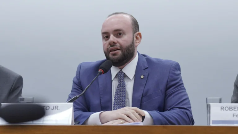 Fausto Jr. é coautor de PEC aprovada na CCJ que reduz o valor IPVA