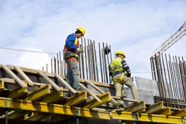 Sinduscon-AM comunica aumento para trabalhadores da construção civil