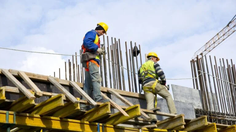 Sinduscon-AM comunica aumento para trabalhadores da construção civil