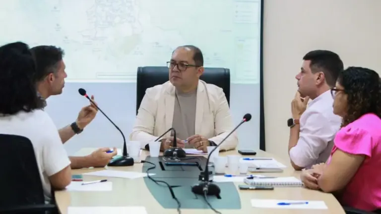 Em recesso parlamentar, Rosivaldo Cordovil acompanha caso de vazamento de gás e cobra assistência à saúde em Manaus