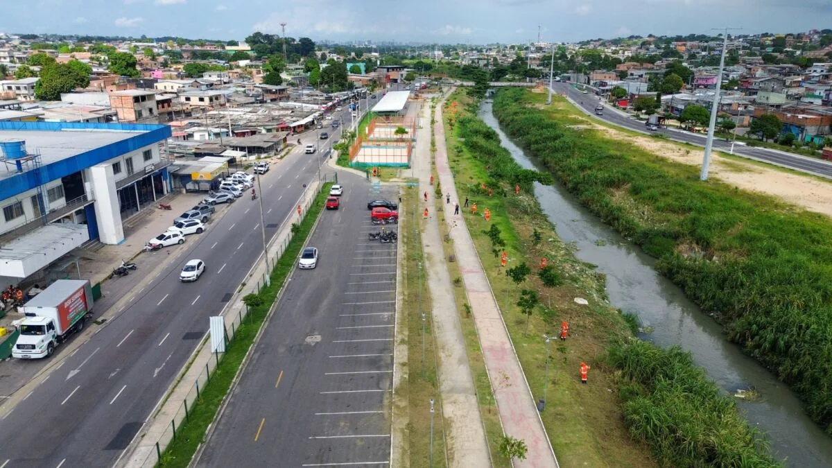 Com 13 frentes de trabalho e 1.250 trabalhadores, Prefeitura de Manaus amplia serviços de limpeza durante o verão amazônico