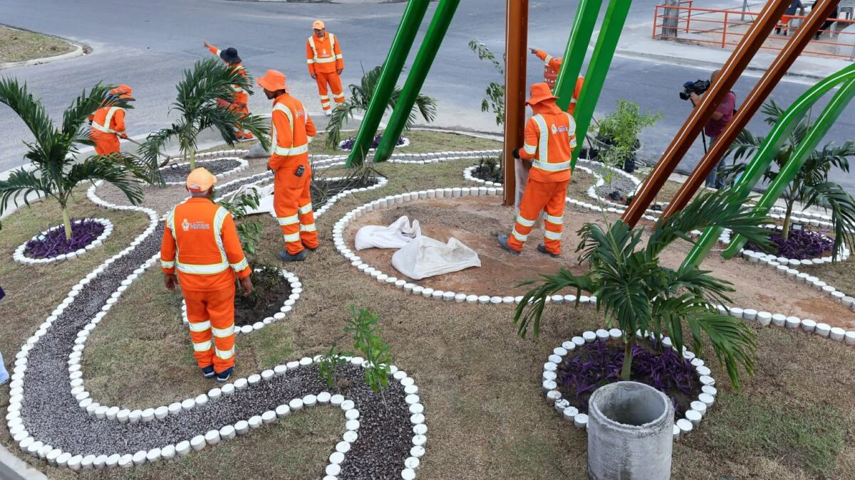 Prefeitura de Manaus revitaliza entorno do igarapé do Passarinho com monumento em homenagem às aves