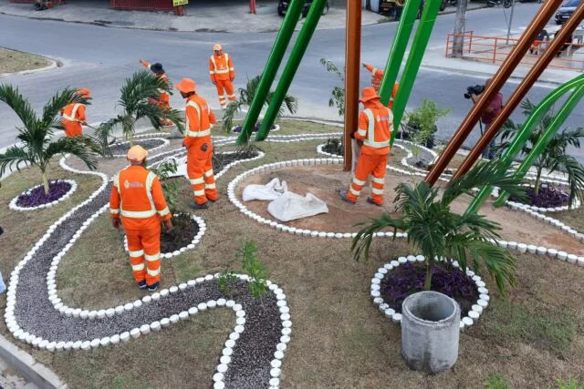 Prefeitura de Manaus revitaliza entorno do igarapé do Passarinho com monumento em homenagem às aves