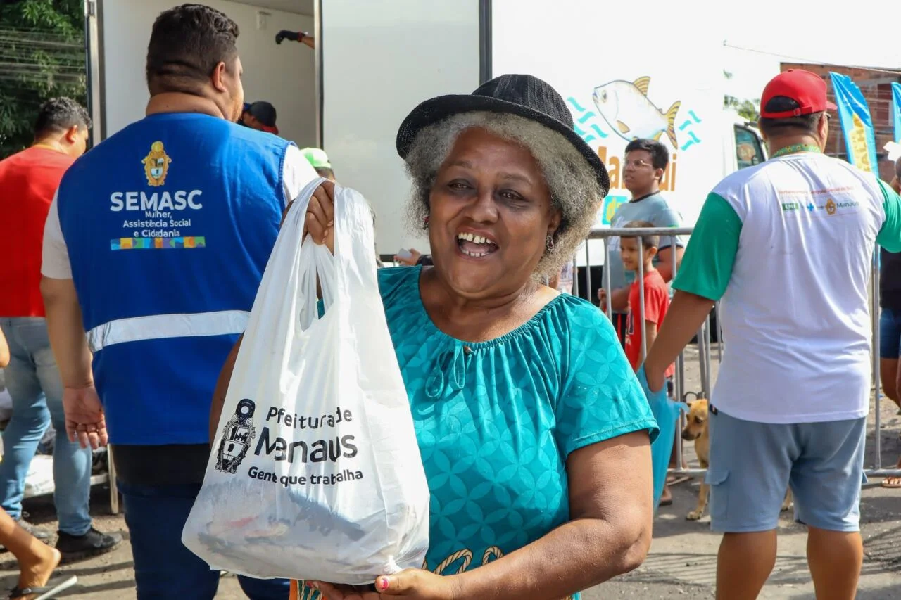 Prefeitura de Manaus distribui 50 mil jaraquis à população dos bairros Santa Etelvina e Lago Azul