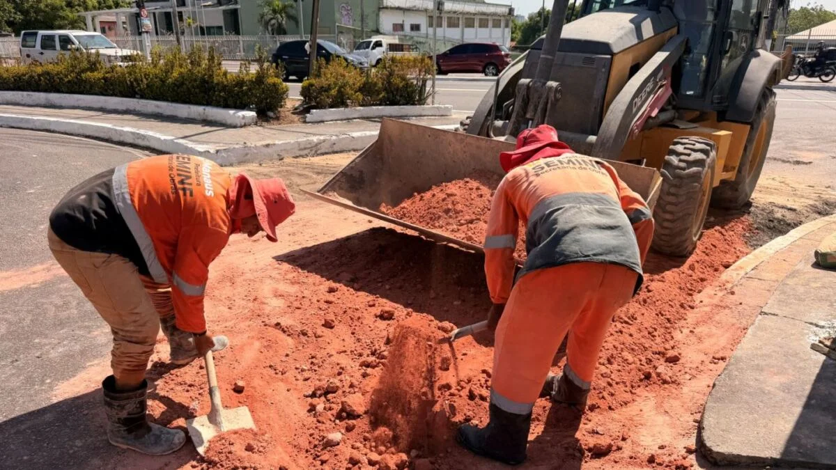 Prefeitura de Manaus avança em obra emergencial para recuperar galeria subterrânea no cruzamento das avenidas Constantino Nery e Darcy Vargas