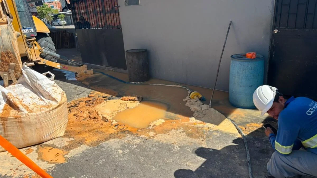 Ageman emite quatro notificações à Águas de Manaus por vazamentos e problemas na recomposição asfáltica