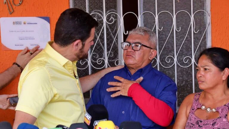 Prefeito Renato Junior entrega moradias reformadas pelo ‘Casa Manauara’ a famílias do Cidade de Deus e anuncia ampliação do programa para mil casas em 2027