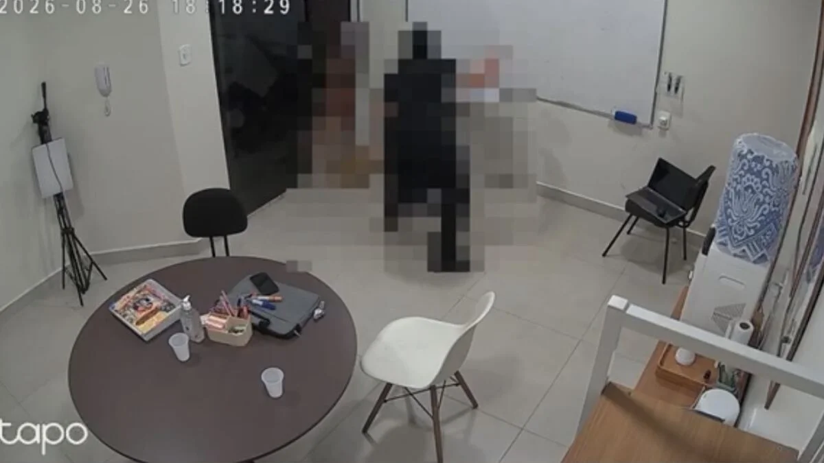 Por nota baixa, aluno de 15 anos esfaqueia professor pelas costas em centro de reforço na zona centro-sul de Manaus