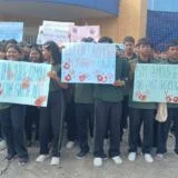 Alunos do Ceti no interior do Amazonas protestam nas ruas após duas semanas contra a falta de merenda