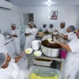 Cozinha da Gente começa a funcionar e reforça cuidado da Prefeitura de Manaus com os garis