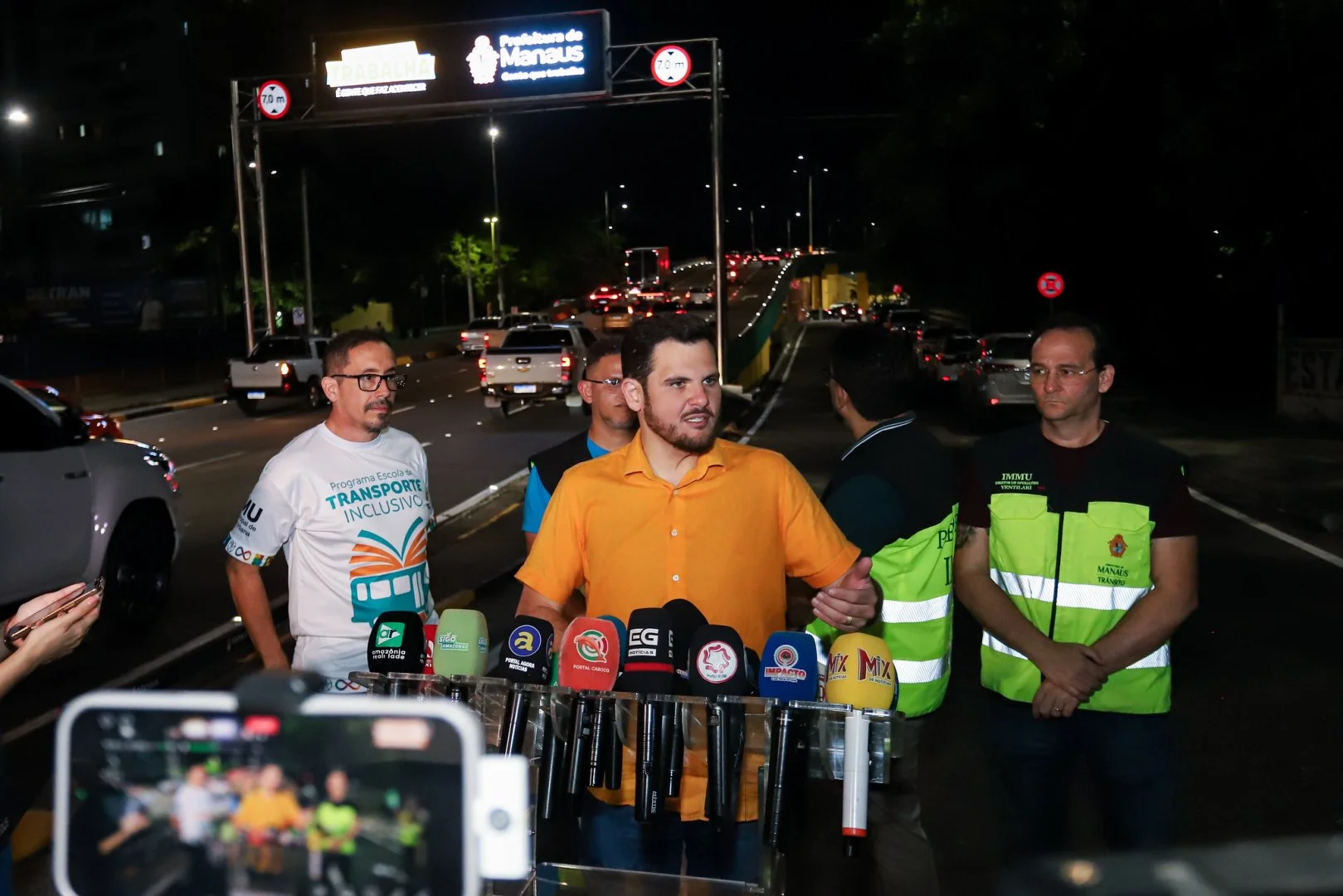 Prefeito Renato Junior apresenta tecnologia que leva informações do trânsito em tempo real aos motoristas em Manaus