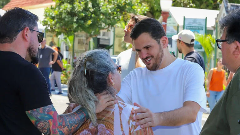  Prefeito Renato Junior homenageia pais de Manaus e destaca acolhimento às famílias nos cemitérios