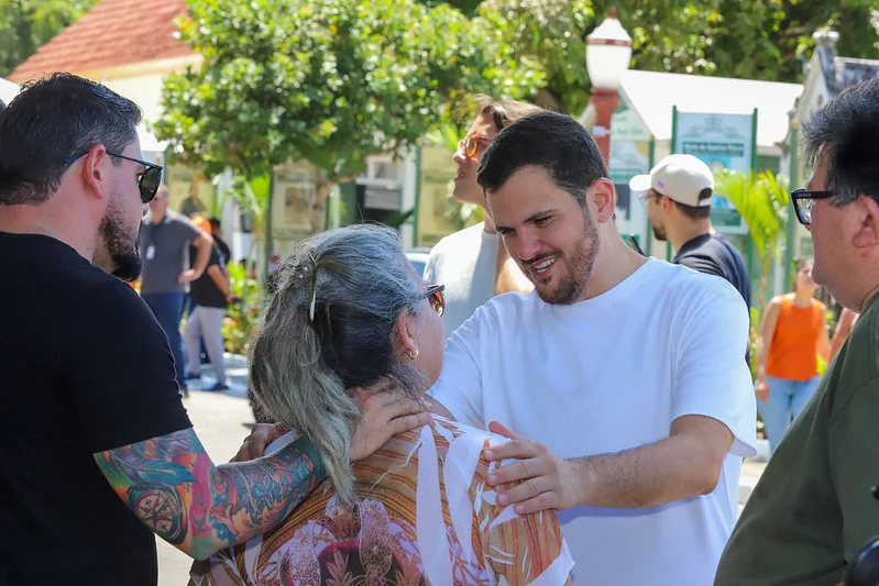  Prefeito Renato Junior homenageia pais de Manaus e destaca acolhimento às famílias nos cemitérios