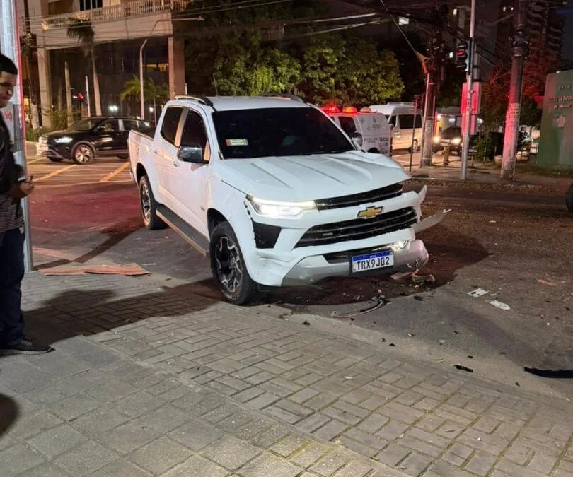 Viatura descaracterizada da SSP-AM fura sinal vermelho e mata motociclista em Manaus
