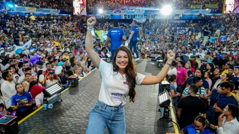 Brena Dianná oficializa candidatura à reeleição como deputada estadual em evento da Federação União Progressista que reuniu mais de 15 mil pessoas