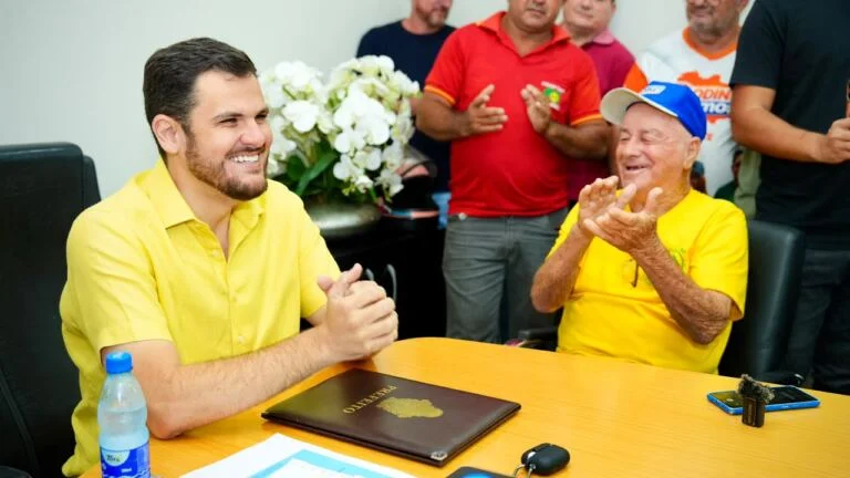 Prefeito Renato Junior sanciona lei aguardada há 25 anos que garante subsídio de até R$ 3 milhões mensais para o transporte complementar de Manaus