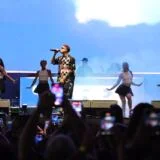 MC Hariel encerra apresentações no palco Alfândega com público cantando grandes sucessos