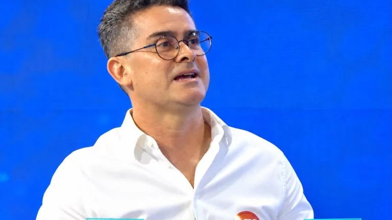 No debate, David destaca valorização dos professores e grandes entregas que fará na educação