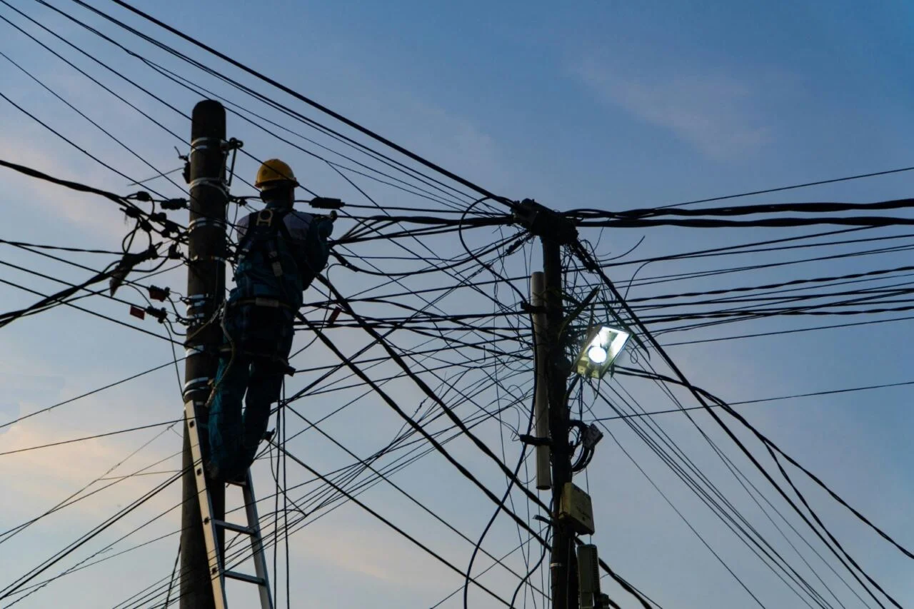 MP questiona Âmbar Energia sobre regularidade no processo de substituição da fiação pública em Manaus - Portal Remador