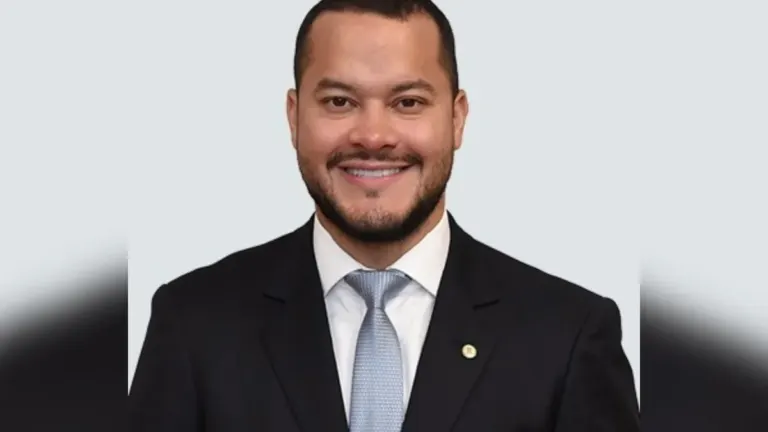 Deputado federal Adail Filho é alvo da PF por suspeita de corrupção e fraudes em Coari