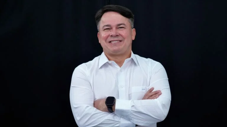 Keitton Batista propõe ampliar a conectividade para reduzir o isolamento de comunidades no Amazonas