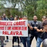 “Você é um homem sem palavras”: Aprovados da PM protestam em frente a emissora e cobram convocação de mil candidatos de Roberto Cidade - Portal Remador