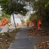 Mais de 400 trabalhadores da prefeitura intensificam ações de limpeza no bairro Santa Etelvina