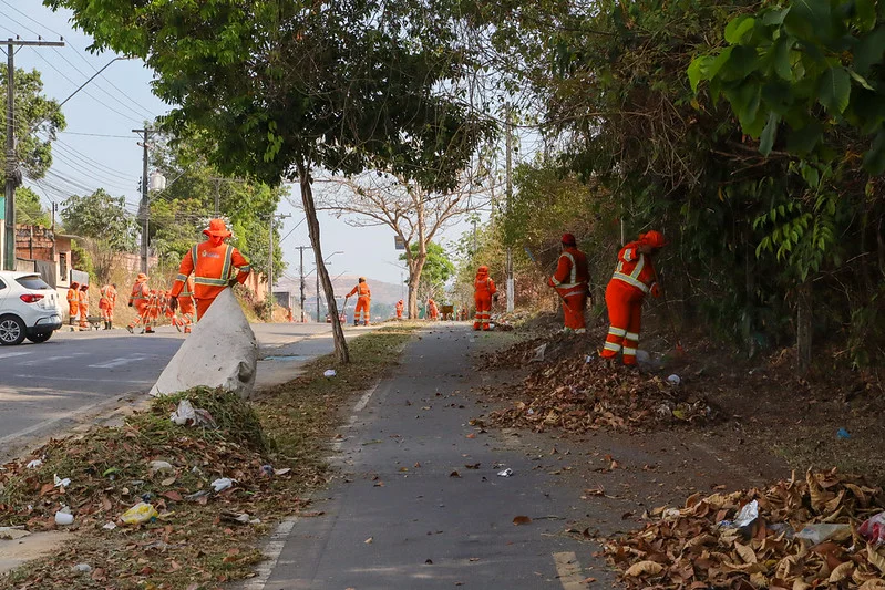 Mais de 400 trabalhadores da prefeitura intensificam ações de limpeza no bairro Santa Etelvina