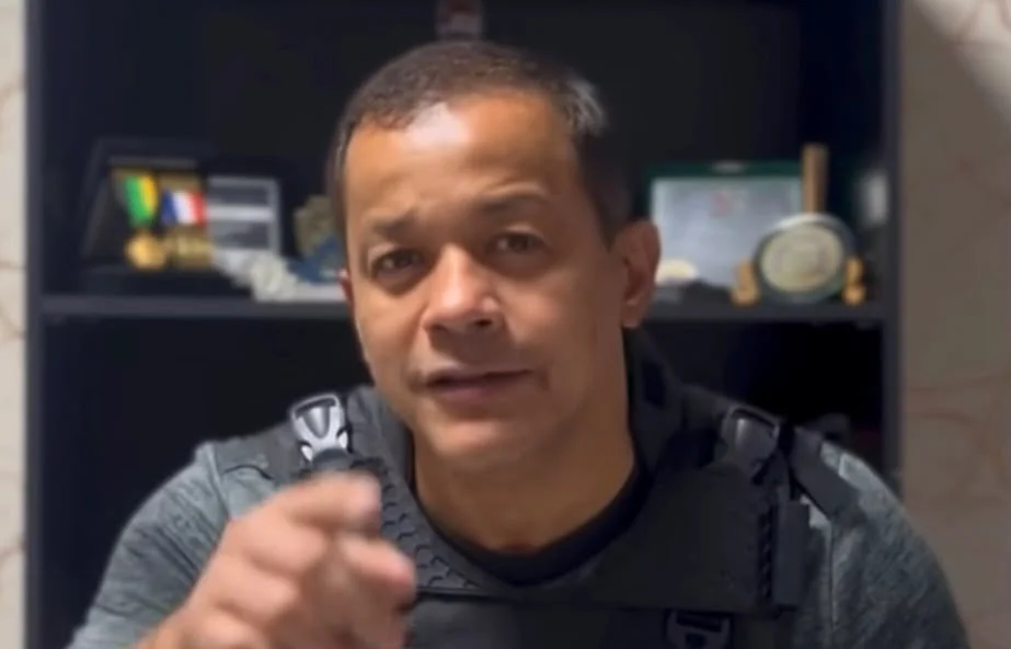 Candidato de Bolsonaro, Delegado Pablo diz que Flávio não apoia Plínio Valério, após vídeo polêmico de Coronel Rosses