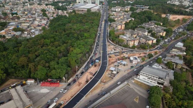 Prefeitura de Manaus conclui pavimentação da alça superior do ‘Passarão’ e mantém obra em ritmo intenso