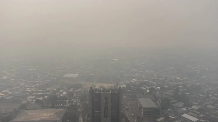 Prefeitura de Manaus monitora qualidade do ar devido à presença de fumaça