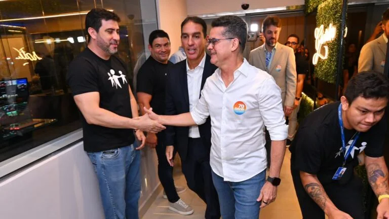David chega à TV A Crítica e antecipa saúde, educação e segurança como prioridades no debate