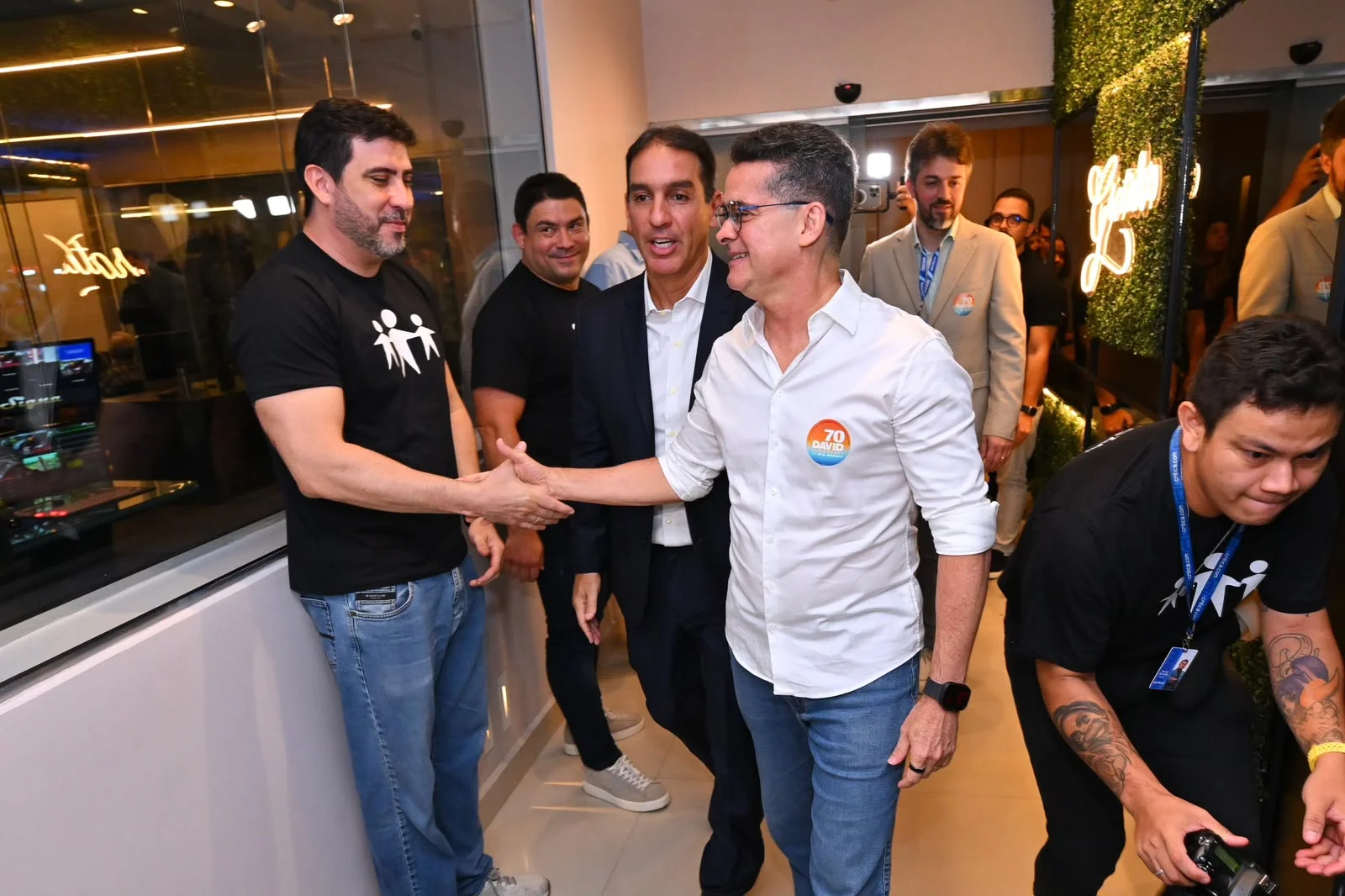 David chega à TV A Crítica e antecipa saúde, educação e segurança como prioridades no debate