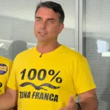 Flávio Bolsonarpo promete asfaltar BR-319 e critica burocracia em passagem pelo Amazonas