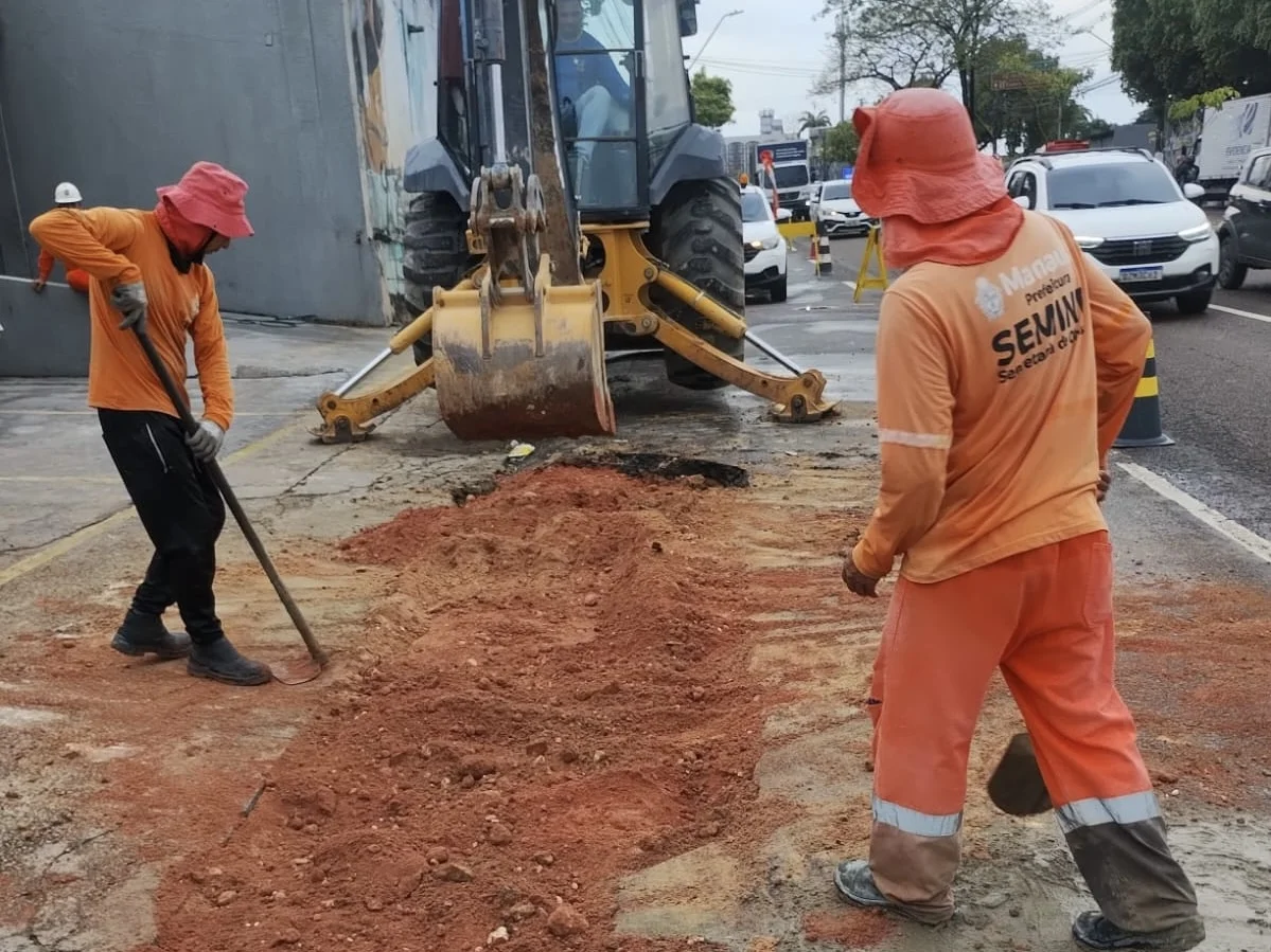 Prefeitura de Manaus executa obra emergencial de recuperação da drenagem na avenida Djalma Batista