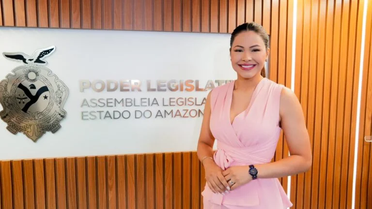 Deputada Brenna Dianná defende política de saúde mental para servidores e realização de concursos públicos no Amazonas