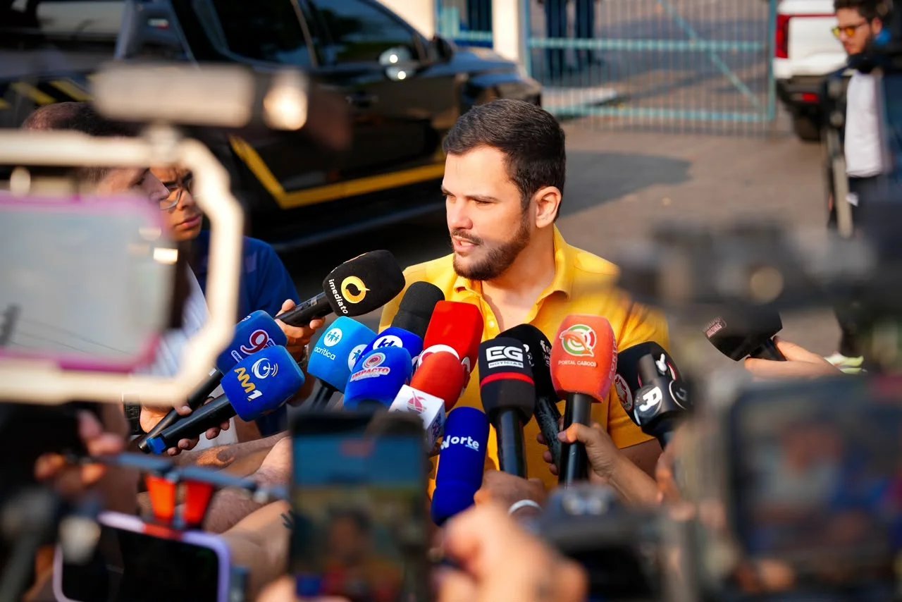 Prefeito de Manaus, Renato Junior, votou neste domingo durante o primeiro turno das Eleições 2026