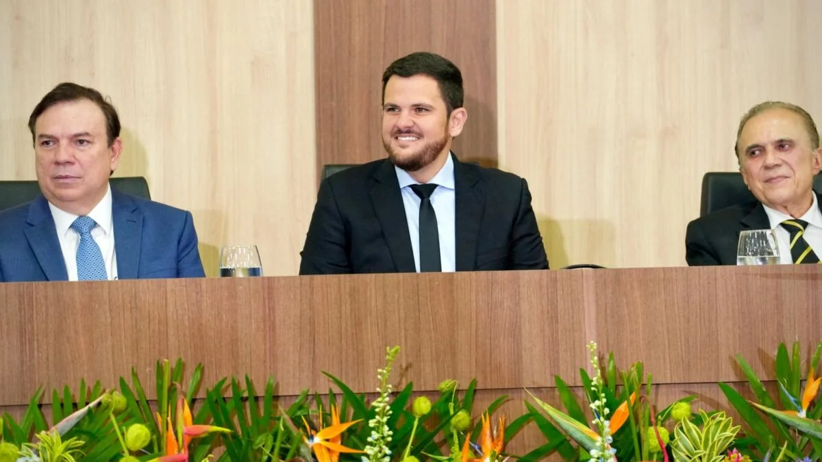 Prefeito Renato Junior prestigia posse dos três novos desembargadores e destaca fortalecimento do Judiciário amazonense