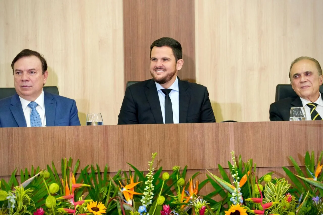 Prefeito Renato Junior prestigia posse dos três novos desembargadores e destaca fortalecimento do Judiciário amazonense