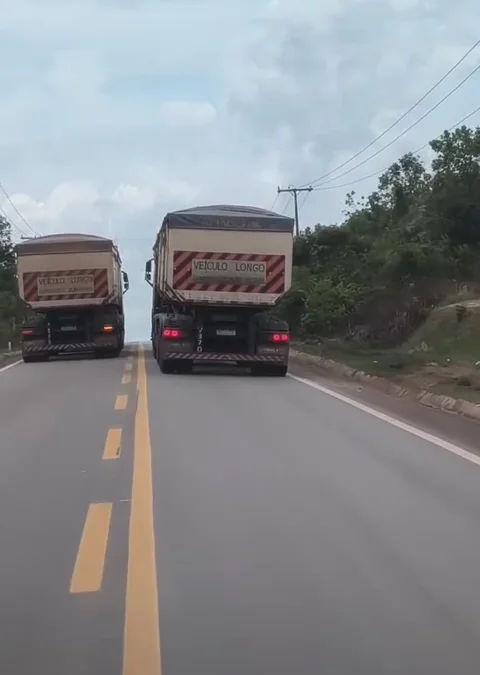 Vídeo flagra caminhão forçando ultrapassagem proibida em trecho crítico da BR-174