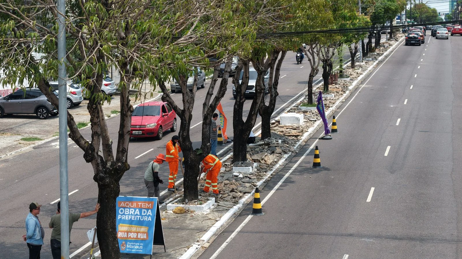 Prefeitura de Manaus reforça revitalização do canteiro central da avenida Castelo Branco e melhora segurança viária