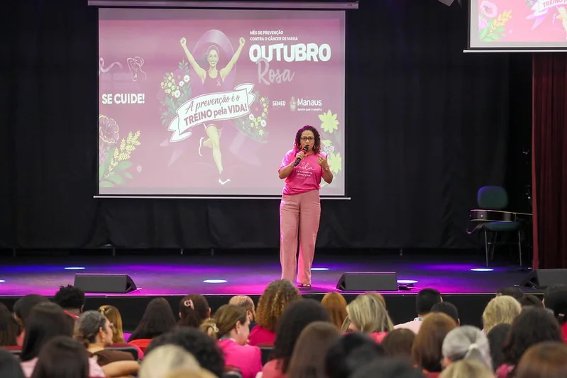 Prefeitura realiza ação do 'Outubro Rosa' com foco na prevenção do câncer de mama para servidoras da rede municipal de ensino